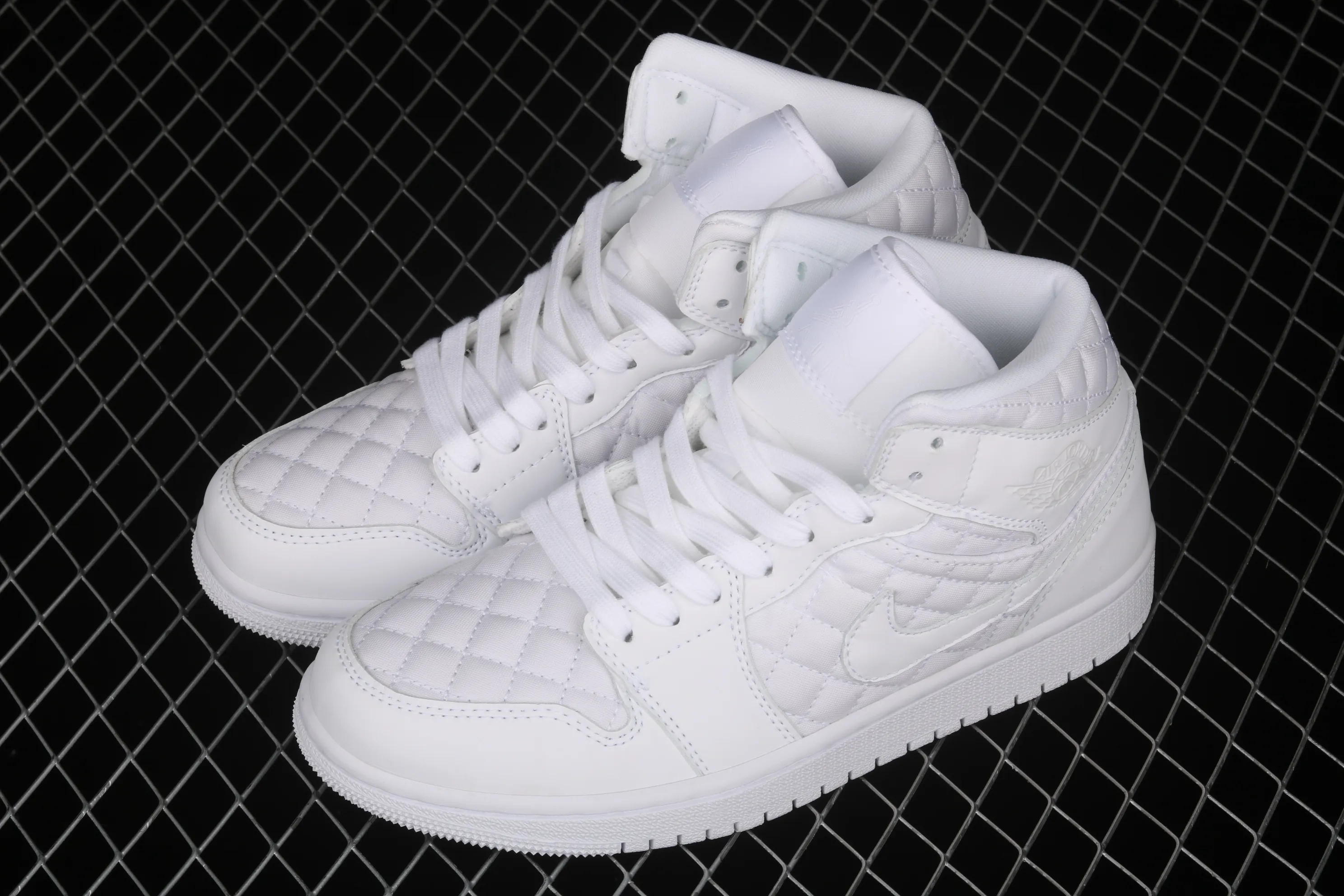 All Categories Air Jordan Jordan Series Basketball Shoes Air Jordan 1 Mid Air Jordan 1 Mid "Quilted White" AJ1 Joe 1 White Diamond "Little Chanel" Mid-top Versatile Casual Sports Shoes DB6078-100